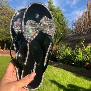 BLACK JELLY RHINESTONE BOW SANDALS!